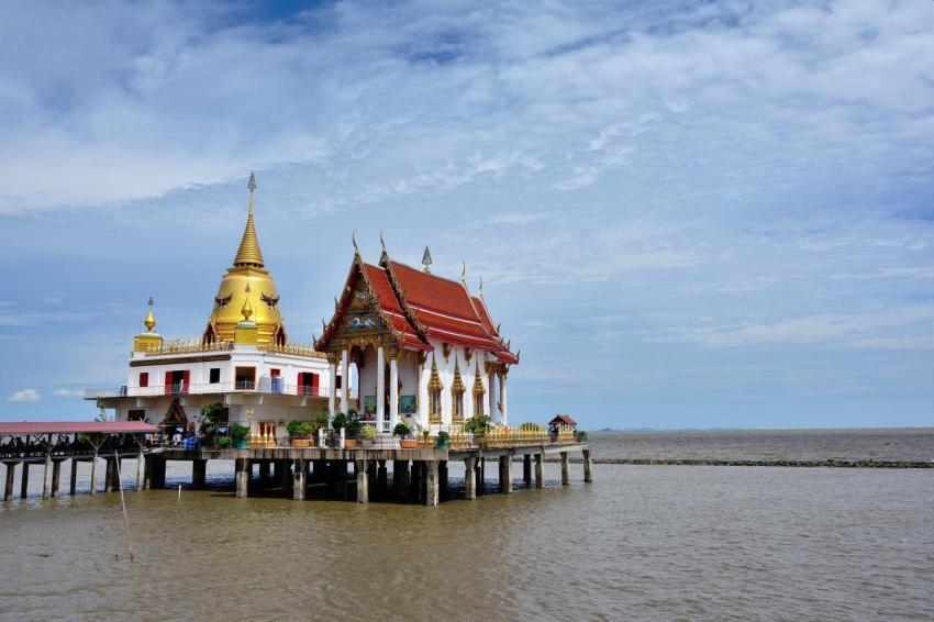 buddhist temple 5073389
